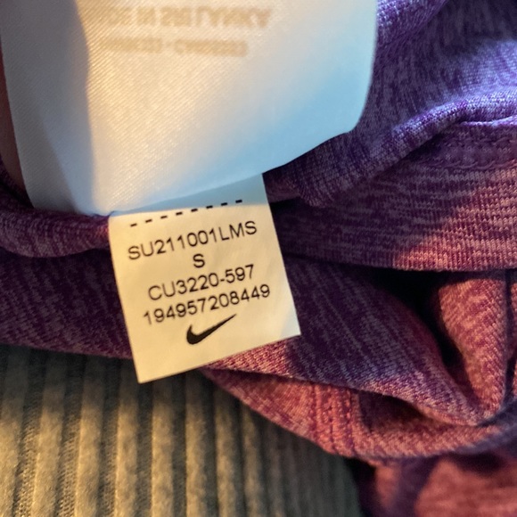 Peloton/ Nike dry fit, ELEMENT 1/2 ZIP LONG SLEEVE - Picture 9 of 9